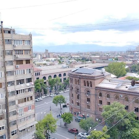 Large Apt Near Republic Square Lejlighed Jerevan Eksteriør billede