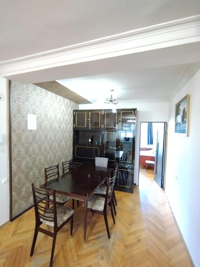 Large Apt Near Republic Square Lejlighed Jerevan Eksteriør billede