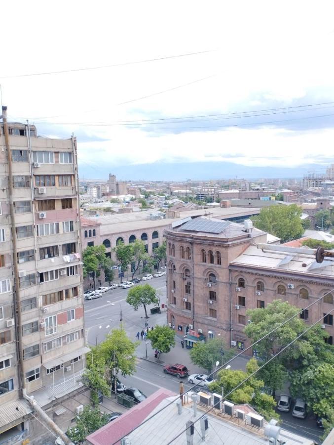 Large Apt Near Republic Square Lejlighed Jerevan Eksteriør billede