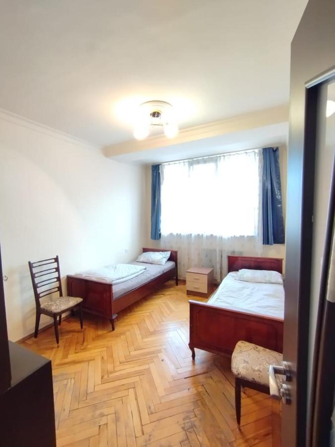 Large Apt Near Republic Square Lejlighed Jerevan Eksteriør billede