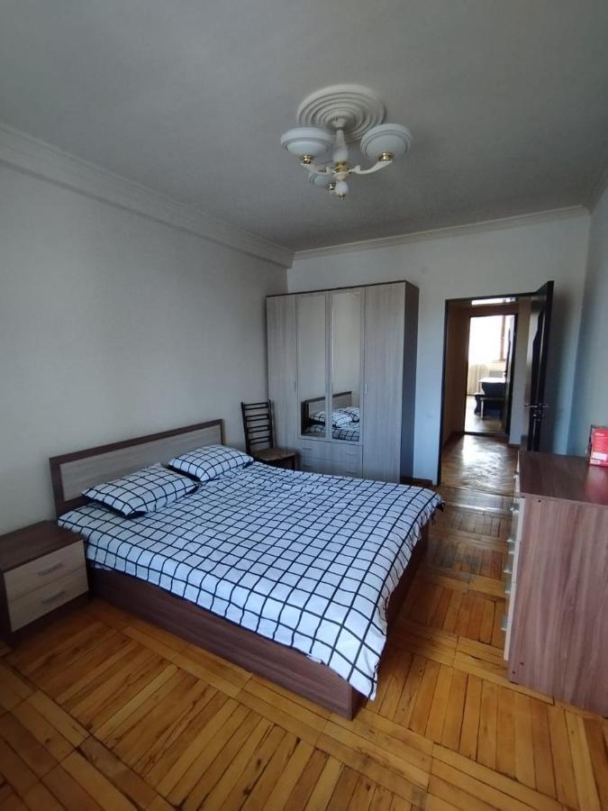 Large Apt Near Republic Square Lejlighed Jerevan Eksteriør billede